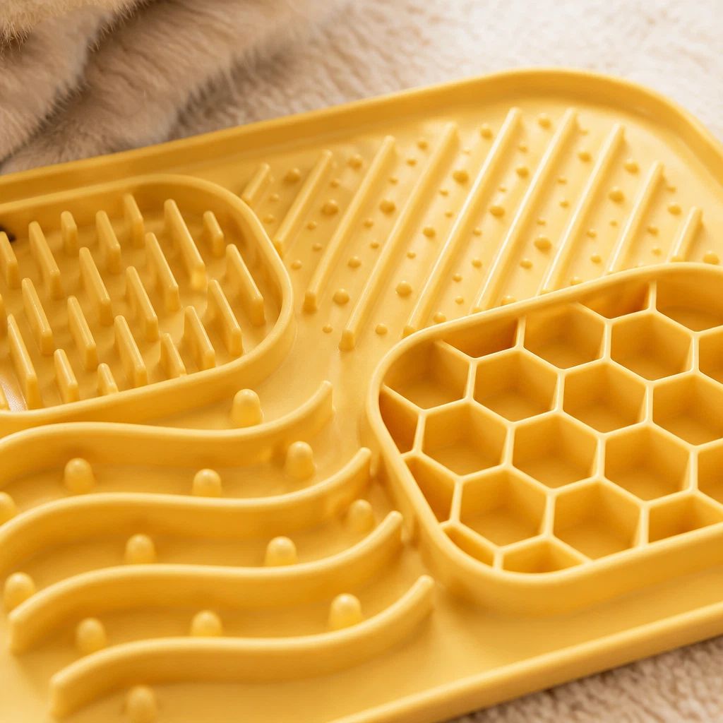 4-Zone Silicone Lick Mat with Suction Cups – view 3